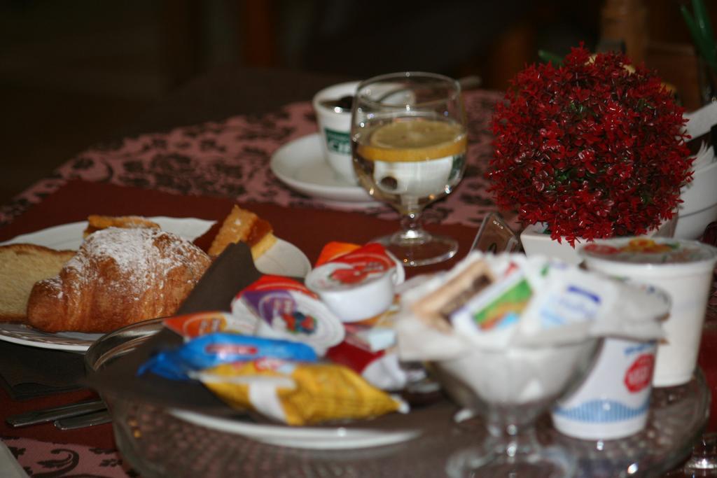Hotel Anna Терачина Екстериор снимка