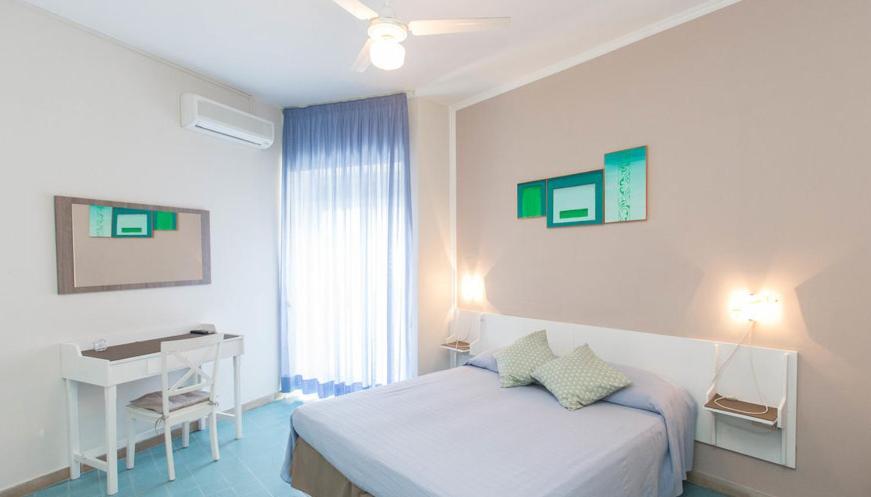 Hotel Anna Терачина Екстериор снимка