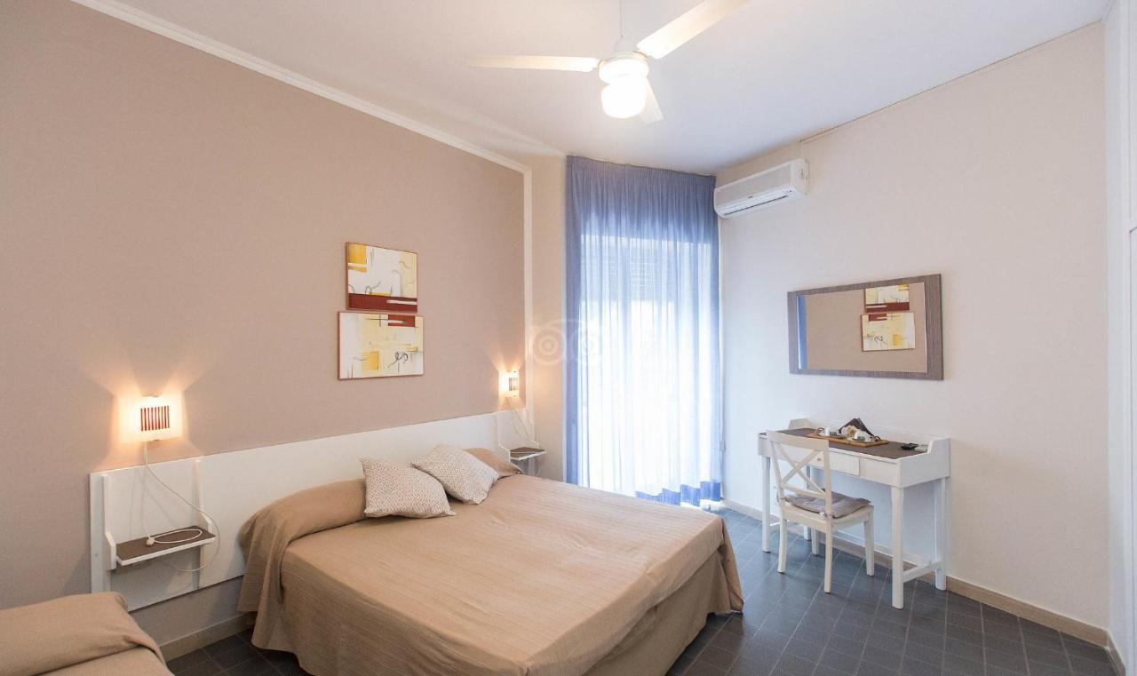 Hotel Anna Терачина Екстериор снимка