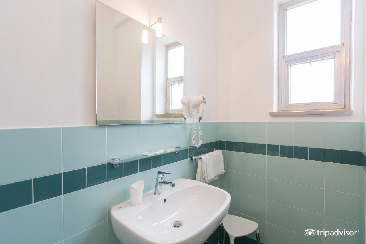 Hotel Anna Терачина Екстериор снимка