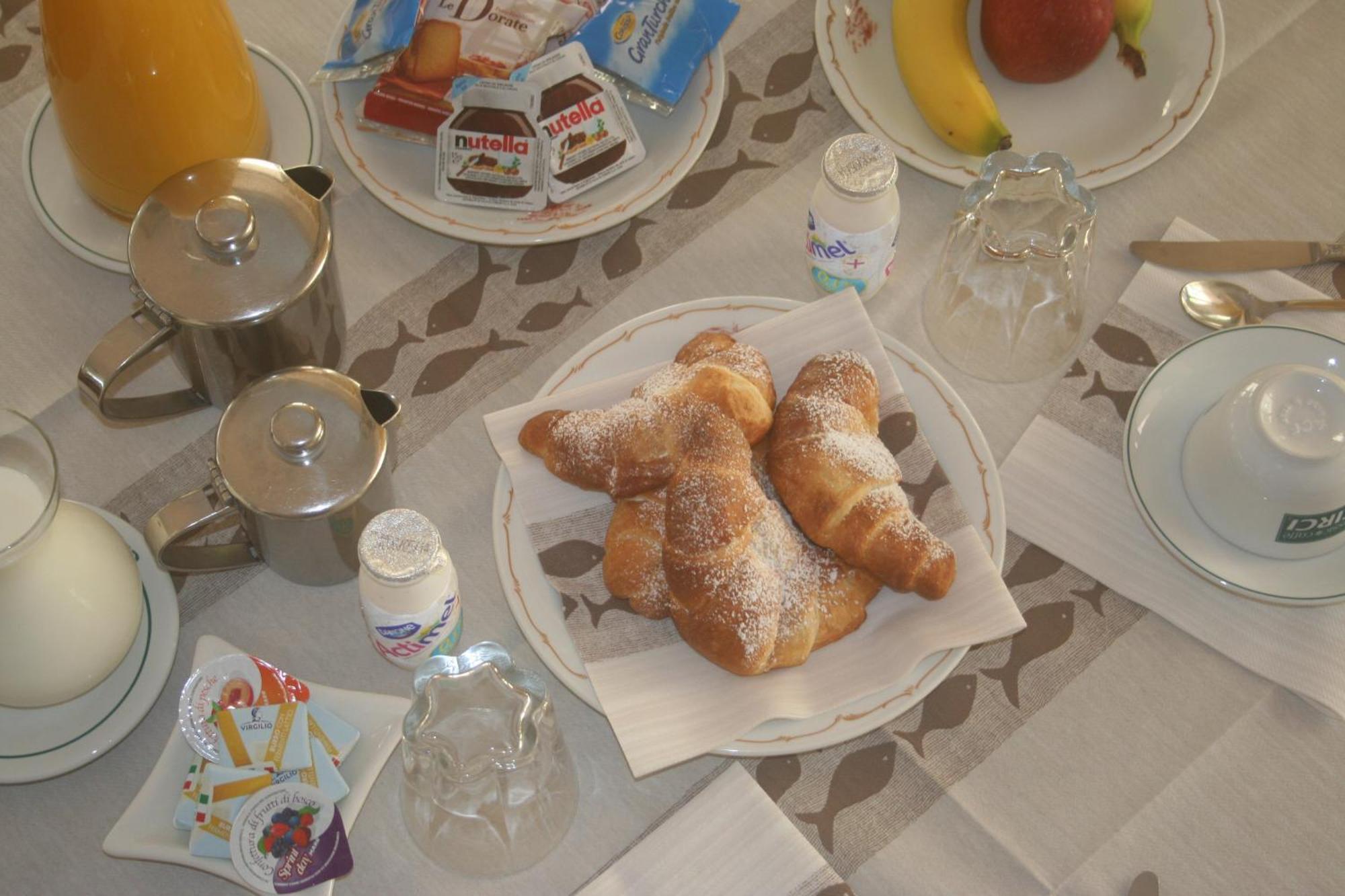 Hotel Anna Терачина Екстериор снимка