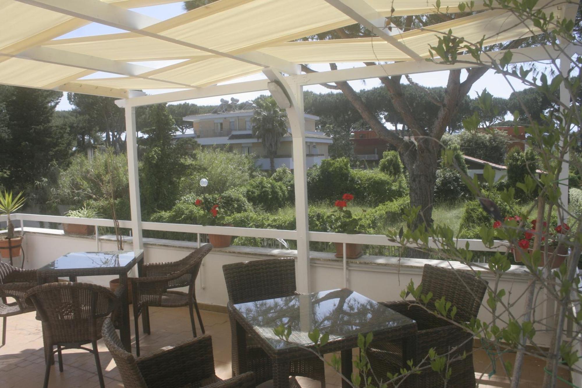 Hotel Anna Терачина Екстериор снимка
