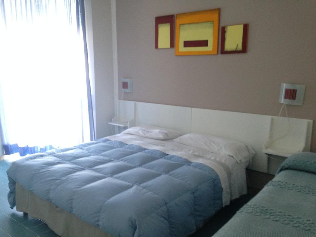 Hotel Anna Терачина Стая снимка