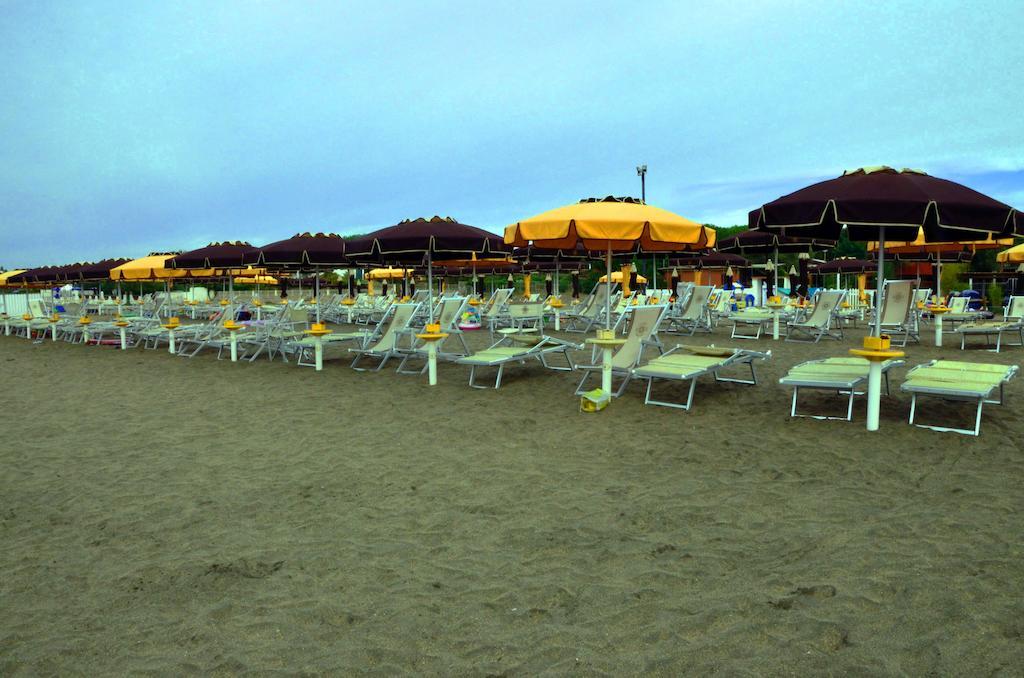 Hotel Anna Терачина Екстериор снимка