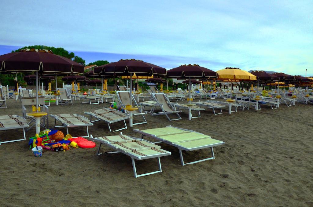 Hotel Anna Терачина Екстериор снимка
