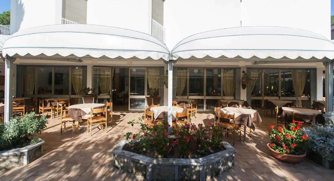 Hotel Anna Терачина Екстериор снимка