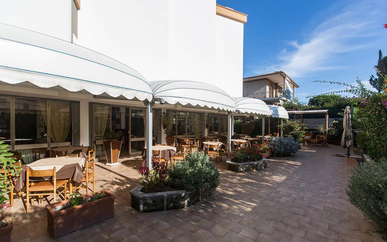 Hotel Anna Терачина Екстериор снимка